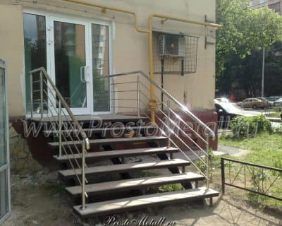 Изготовление и установка уличных лестниц из металла