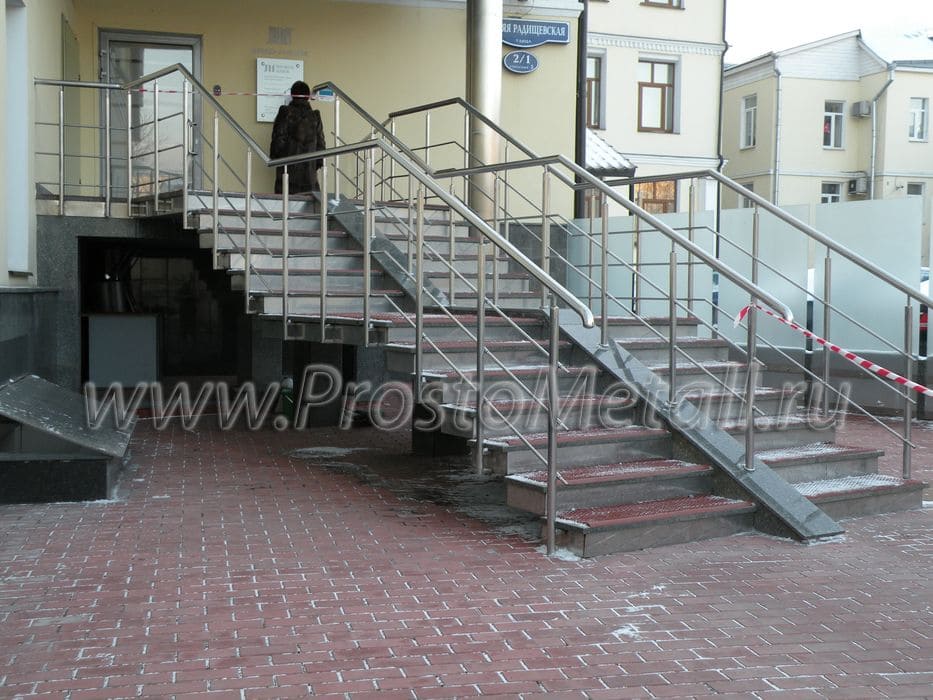 Изготовление металлической лестницы для банка